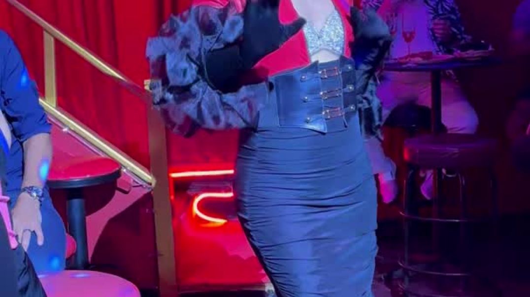 ⁣Elegance Meets Stage Power 💫