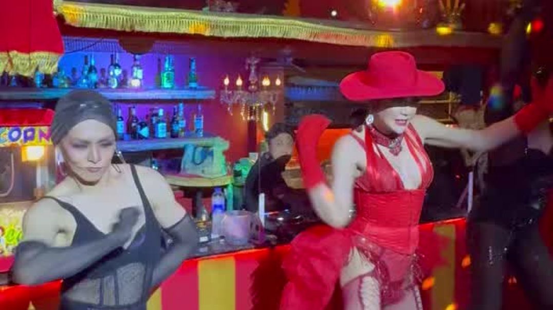 ⁣When the Curtains Open… Magic Happens 🎭