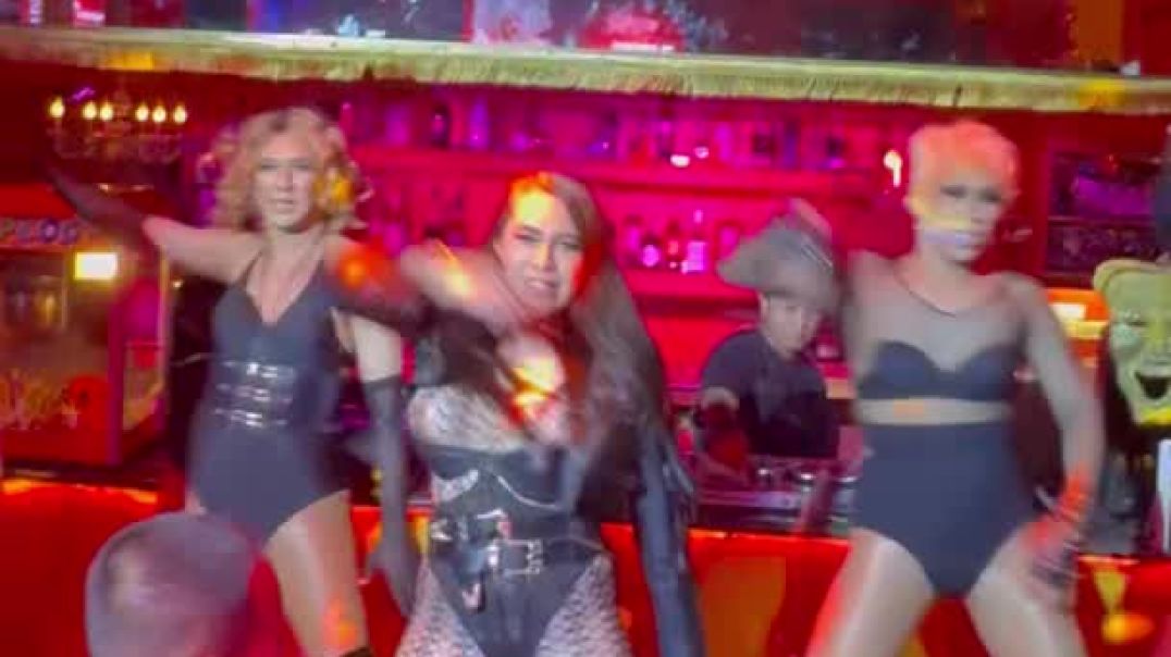 ⁣Glam and Power in Motion